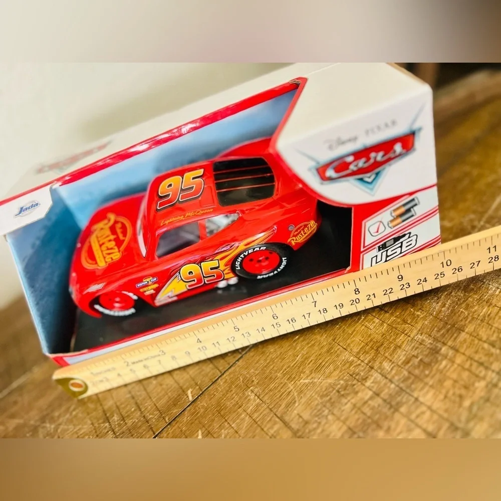 Cars Lightning McQueen RC 1:24 Scale Remote Control Car 2.4 Ghz